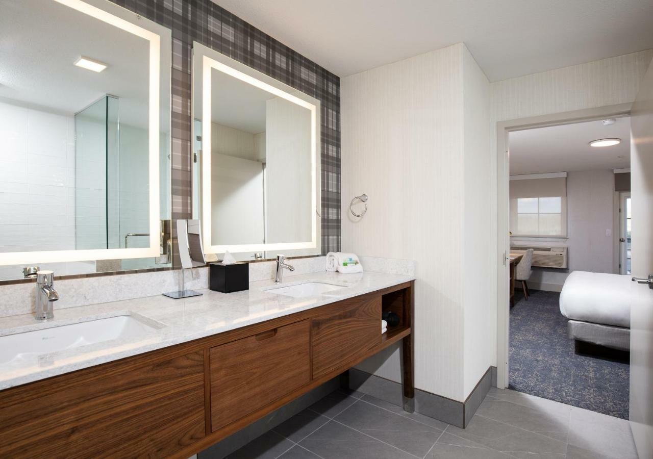 Pomeroy Hotel Fort McMurray Exterior foto